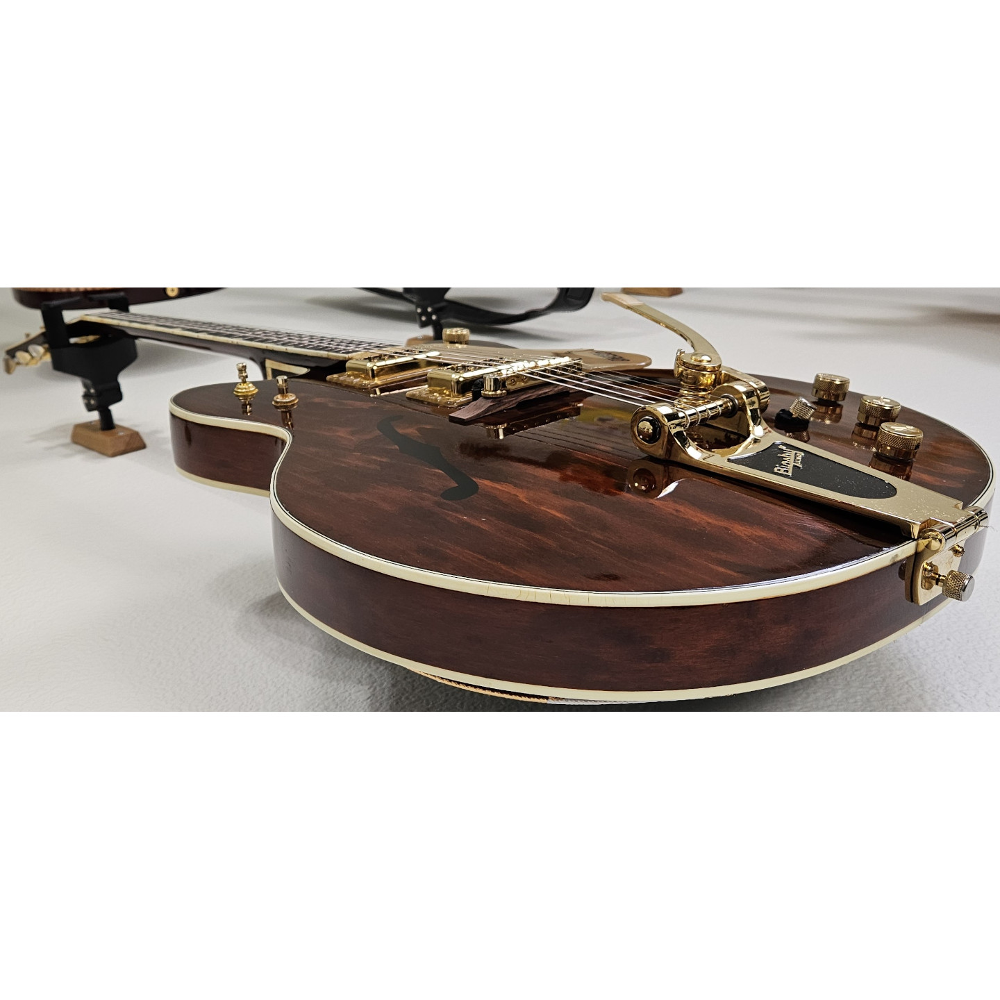 1967 Gretsch 6122 Chet Atkins Country Gentleman Walnut Brown Vintage Electric Guitar