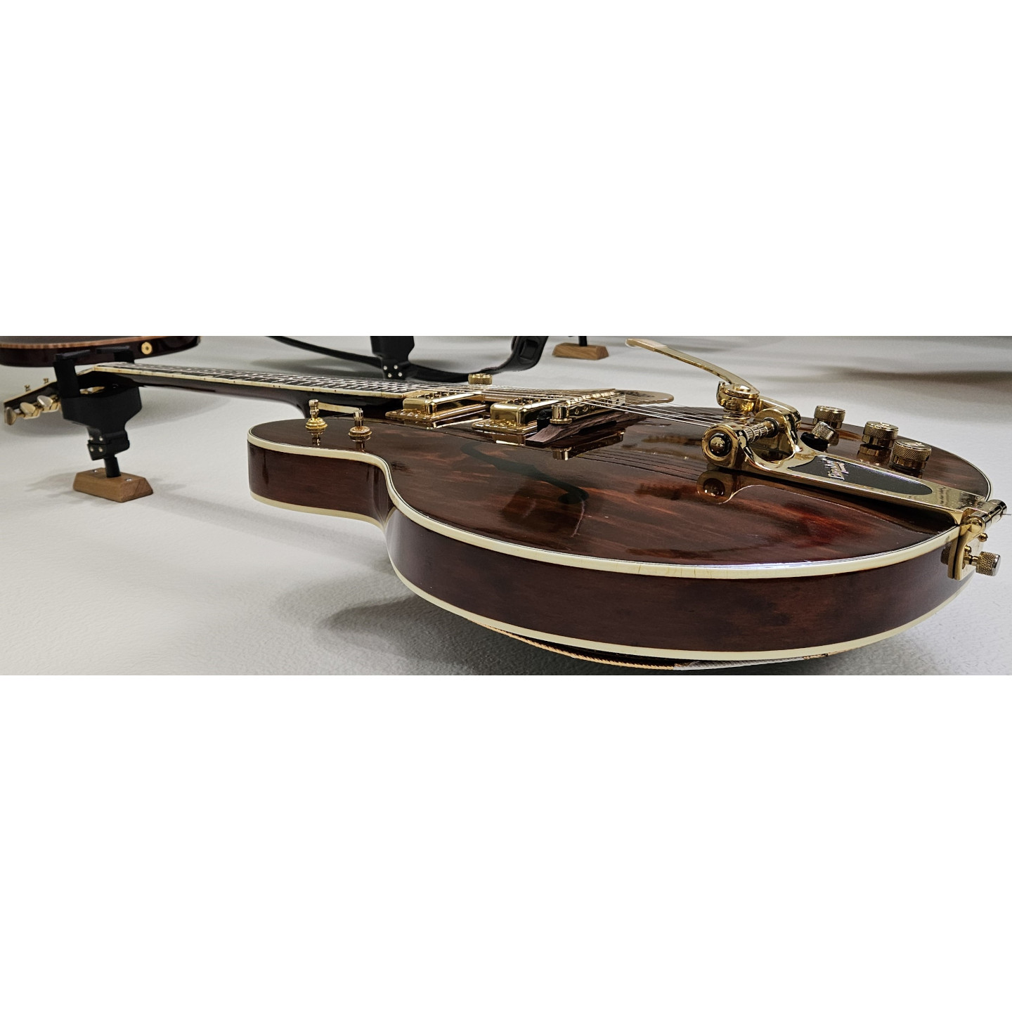 1967 Gretsch 6122 Chet Atkins Country Gentleman Walnut Brown Vintage Electric Guitar