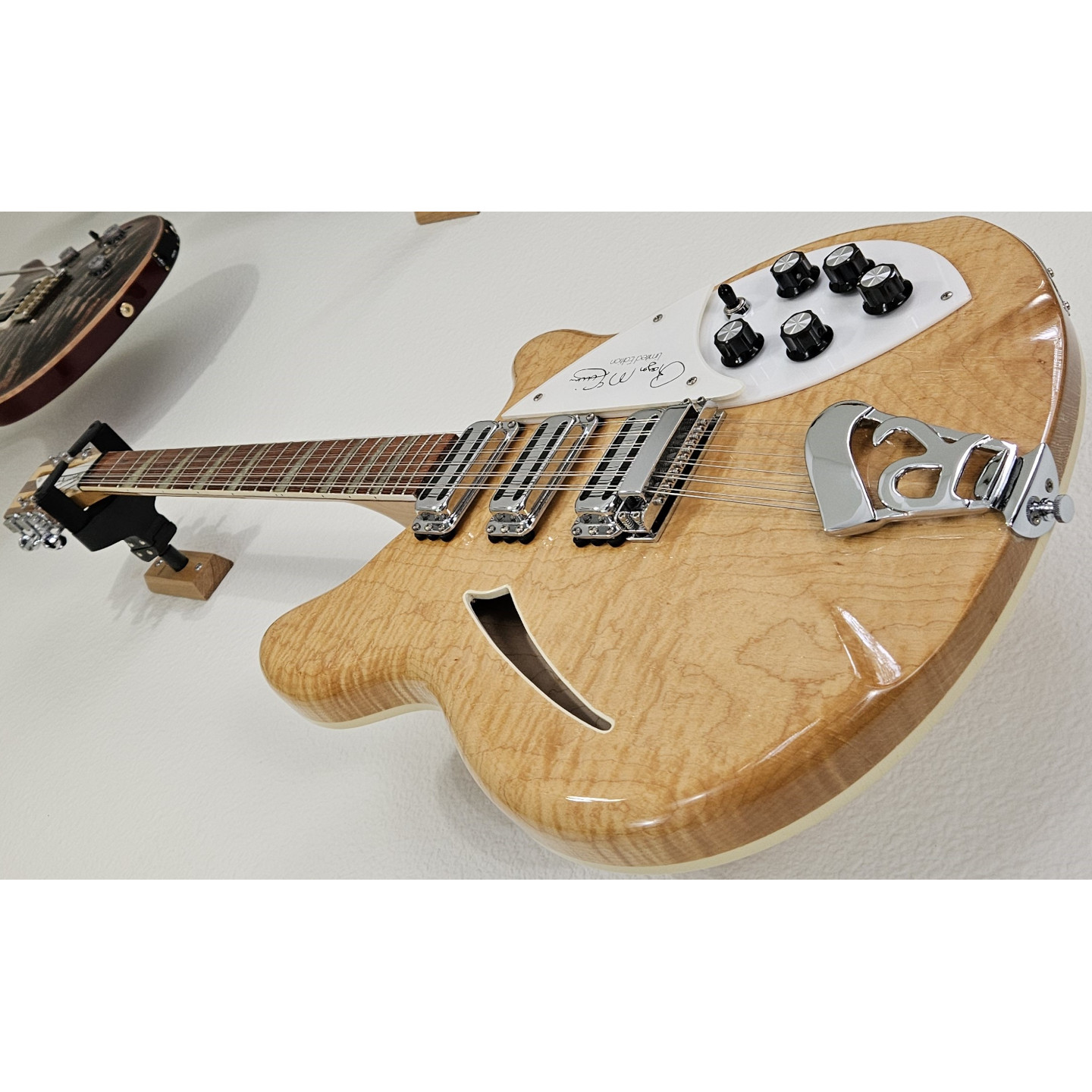 1988 Rickenbacker 370/12RM Roger Mcguinn Limited Edition Byrd 12-String Mapleglo Vintage Electric Guitar