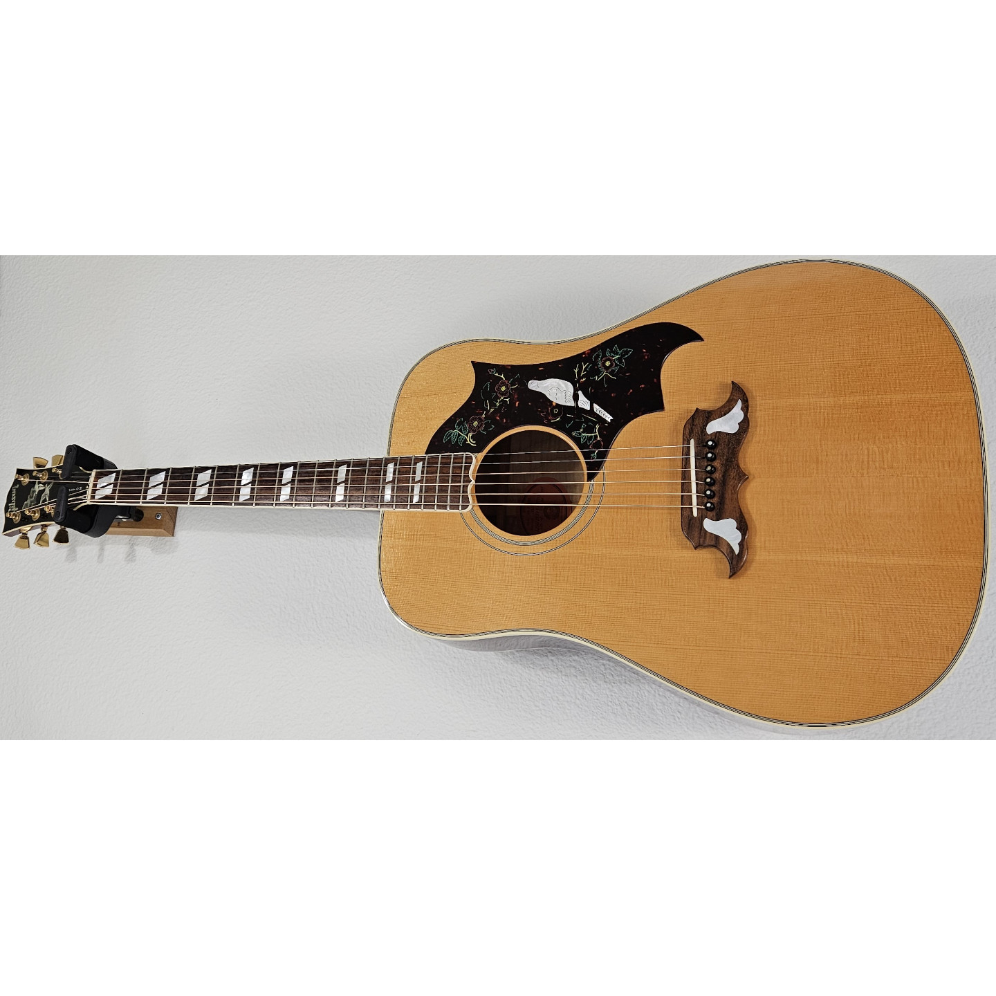 1997 Gibson Custom Shop Dove In Flight Limited Edition Acoustic Guitar