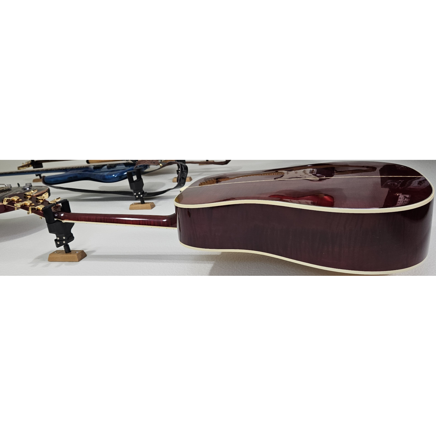 1997 Gibson Custom Shop Dove In Flight Limited Edition Acoustic Guitar