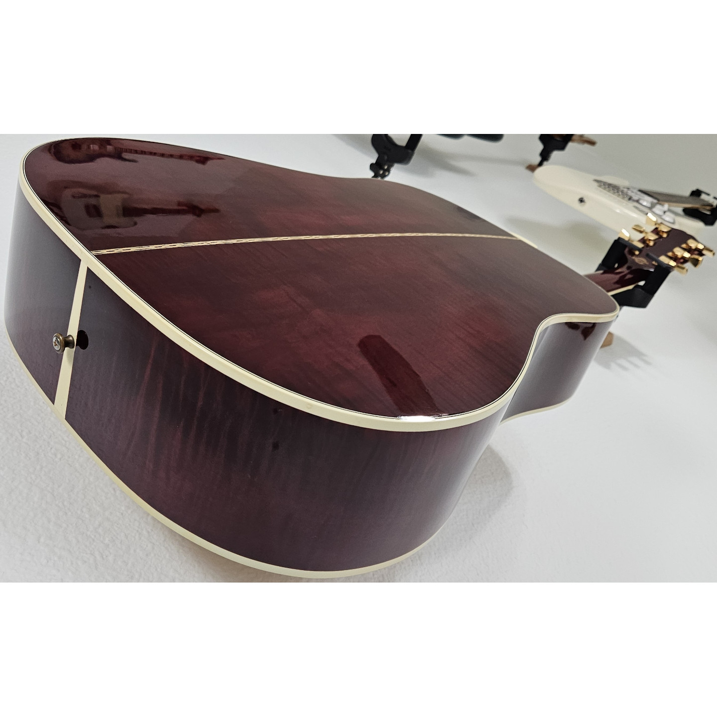 1997 Gibson Custom Shop Dove In Flight Limited Edition Acoustic Guitar