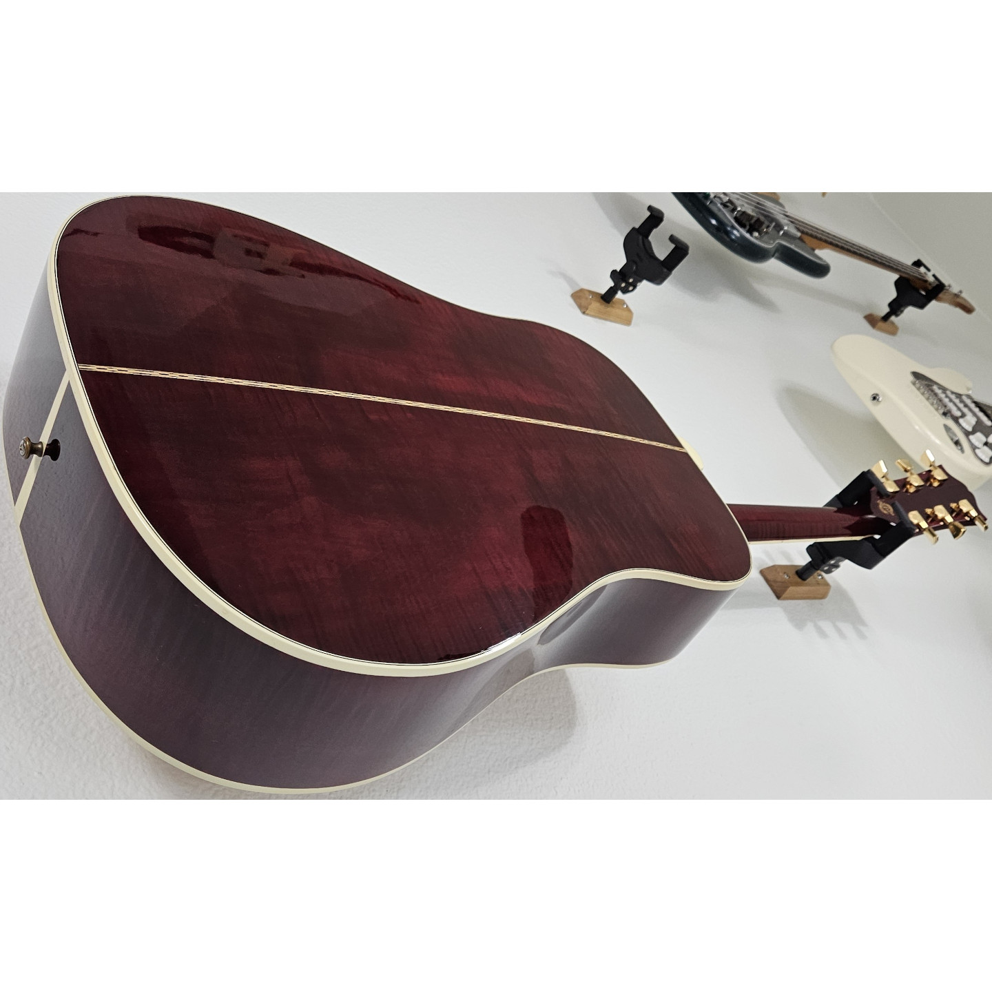 1997 Gibson Custom Shop Dove In Flight Limited Edition Acoustic Guitar