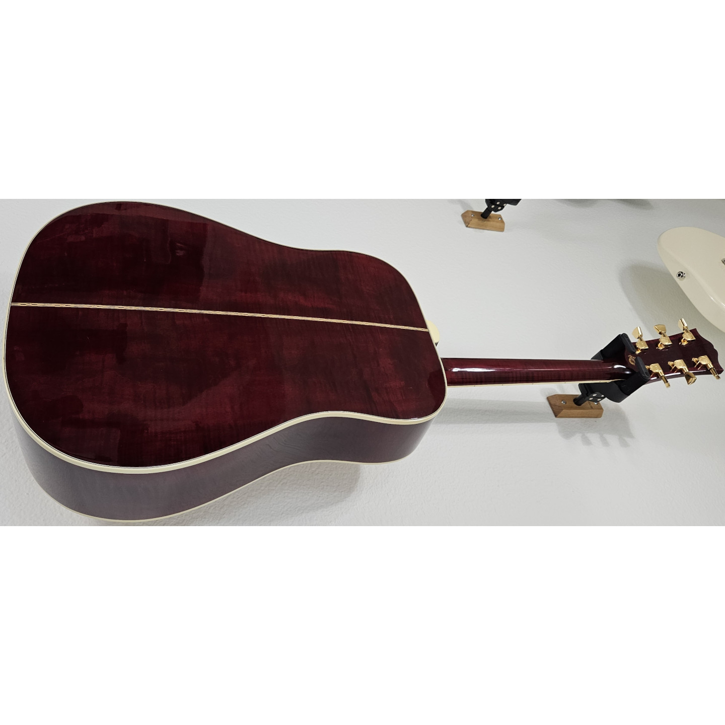 1997 Gibson Custom Shop Dove In Flight Limited Edition Acoustic Guitar