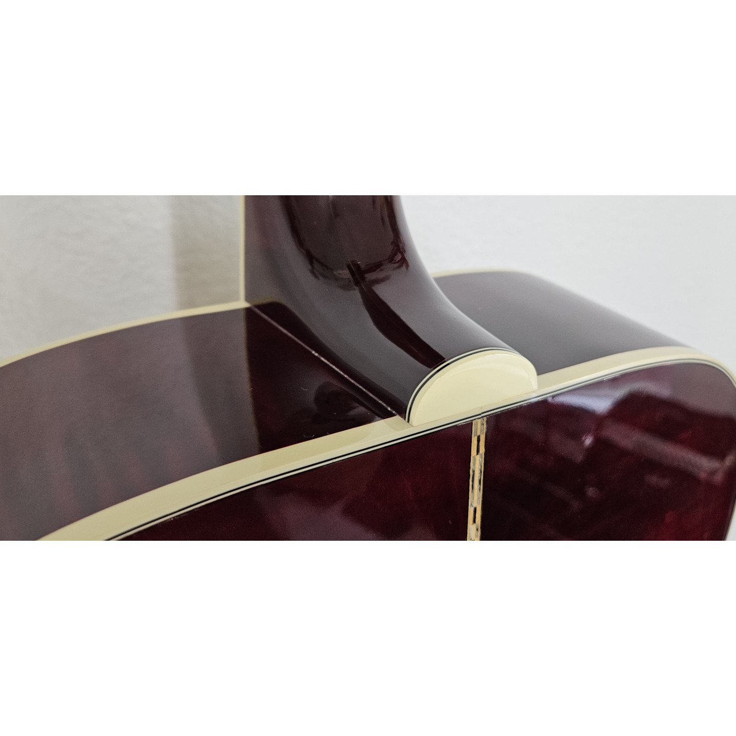 1997 Gibson Custom Shop Dove In Flight Limited Edition Acoustic Guitar