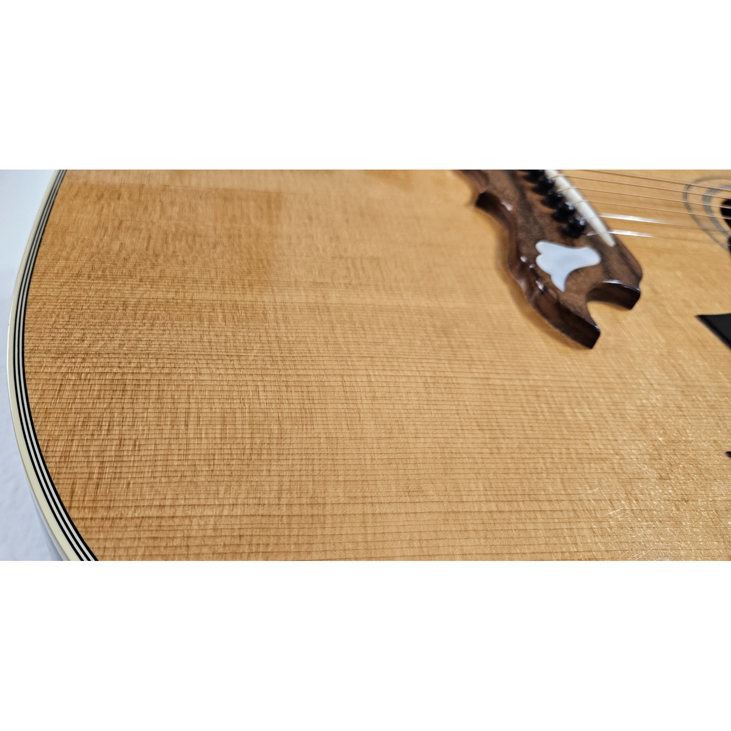 1997 Gibson Custom Shop Dove In Flight Limited Edition Acoustic Guitar