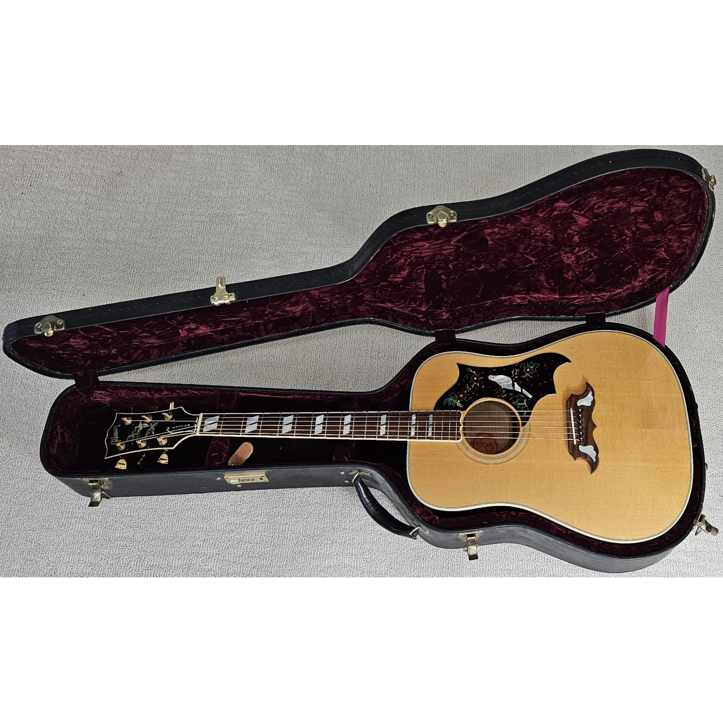 1997 Gibson Custom Shop Dove In Flight Limited Edition Acoustic Guitar