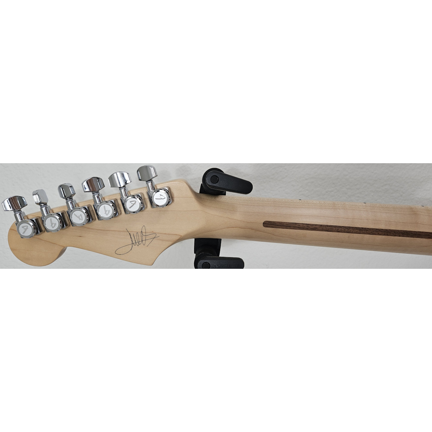 2023 Fender Juanes American Ultra Stratocaster Maple Fingerboard Luna White Electric Guitar
