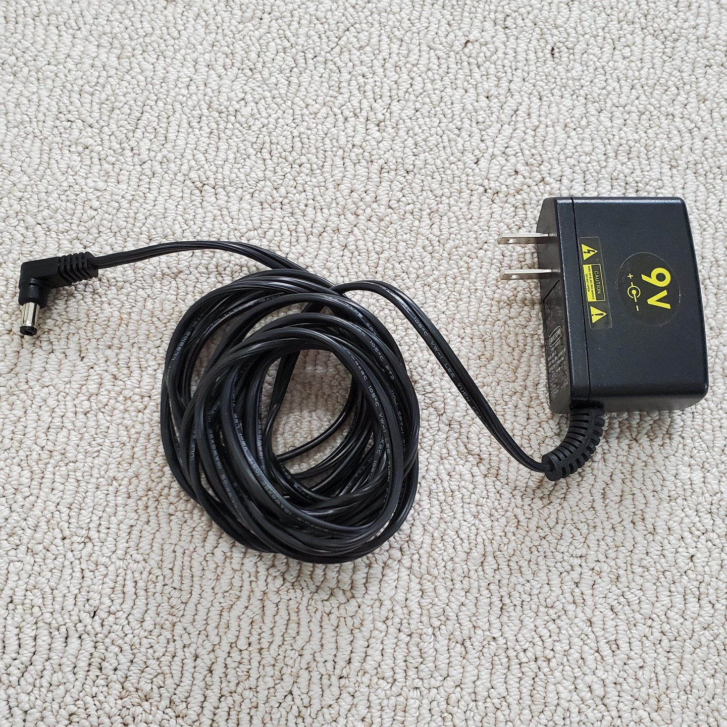 Truetone 1 SPOT Slim 9V DC Adapter Guitar Pedal Power Supply
